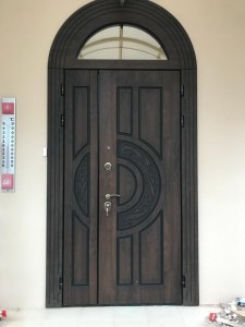 Белорусская дверь луна двупольная с арочной фрамугой