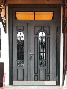 Двупольная дверь Тауэр с фрамугой